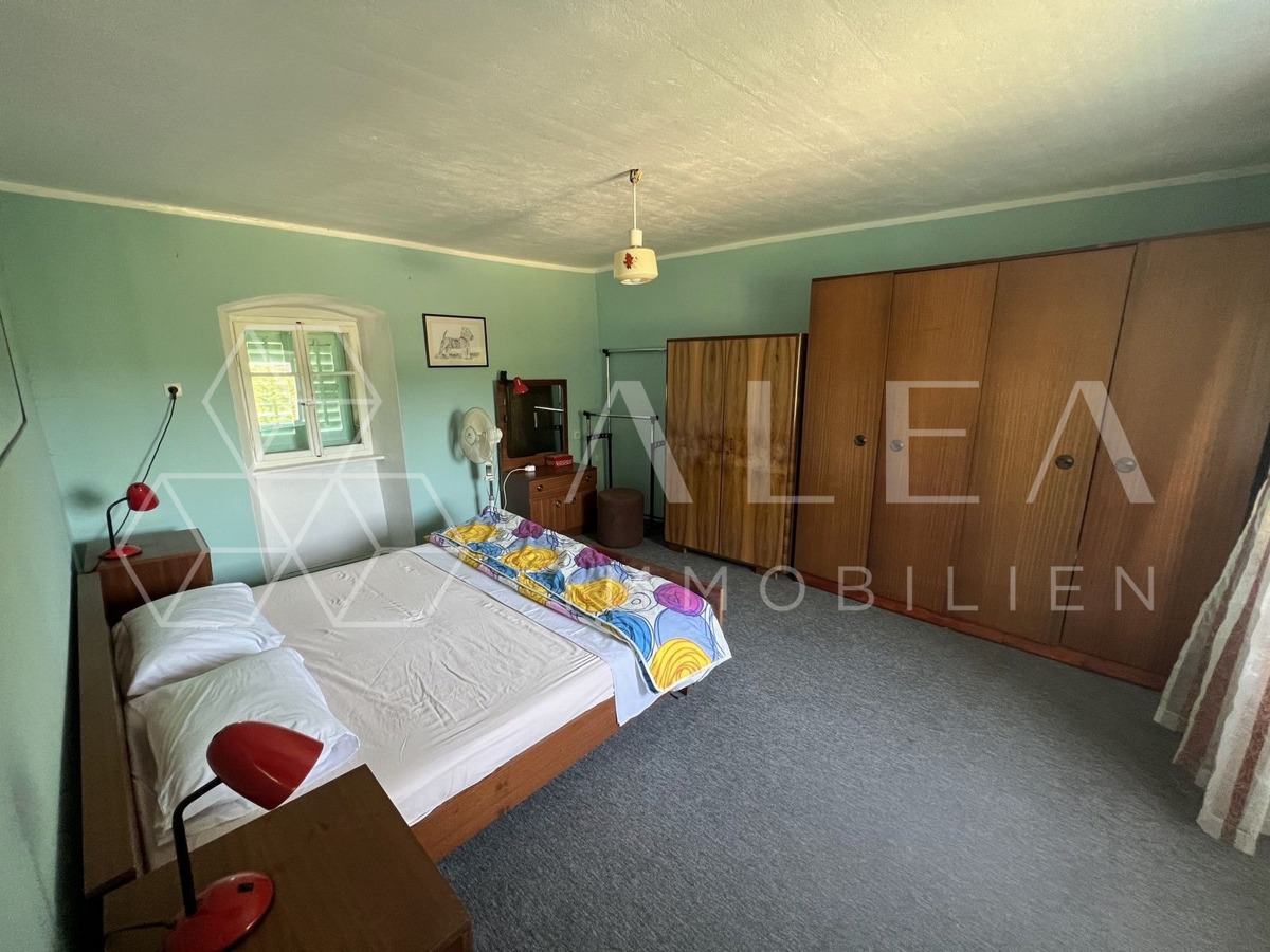 Casa con piscina in posizione unica con 70.000 m2 di giardino