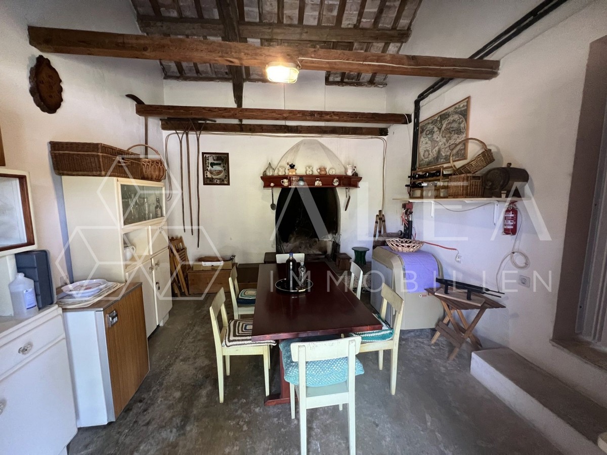 Casa con piscina in posizione unica con 70.000 m2 di giardino