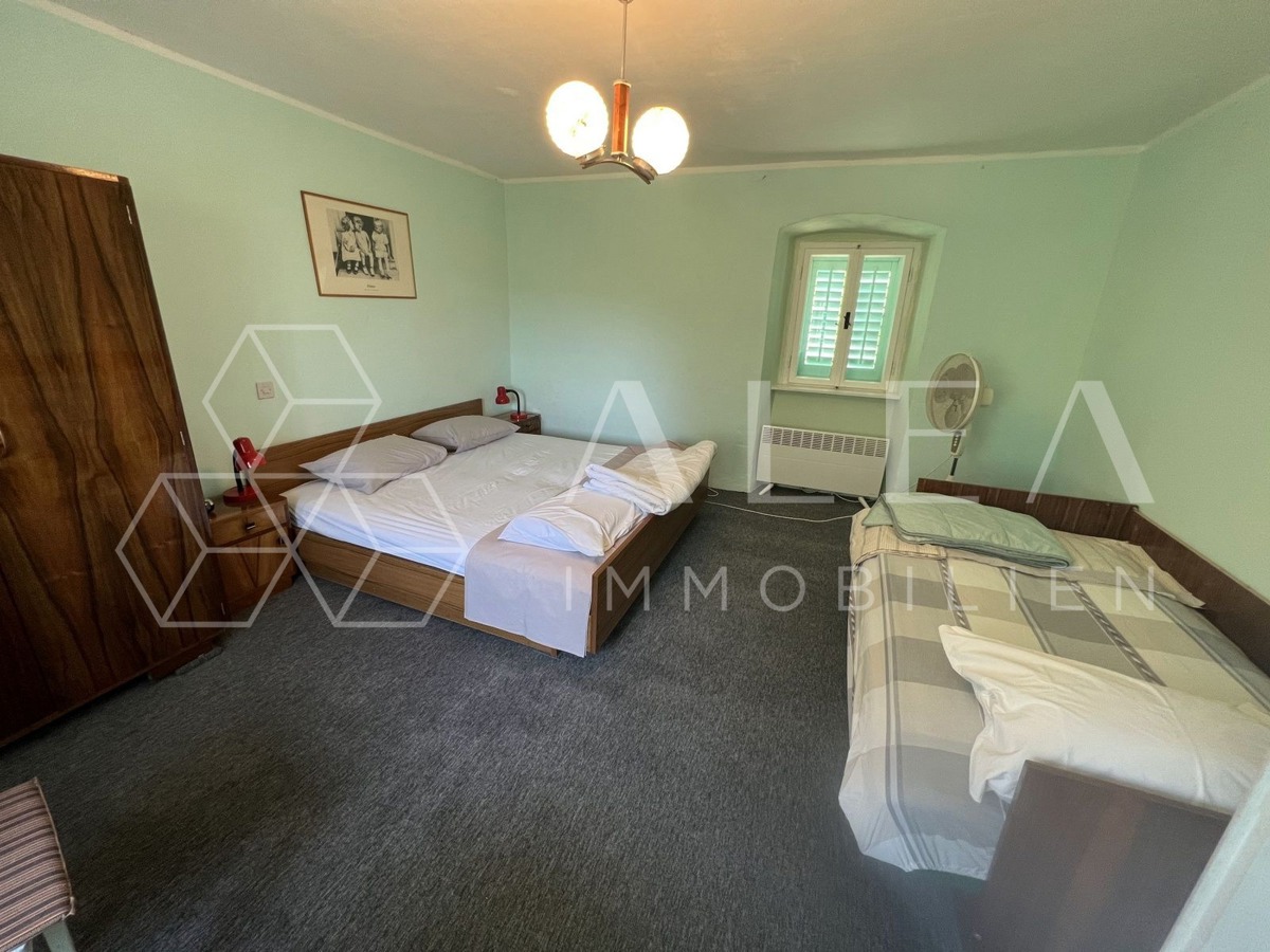 Casa con piscina in posizione unica con 70.000 m2 di giardino