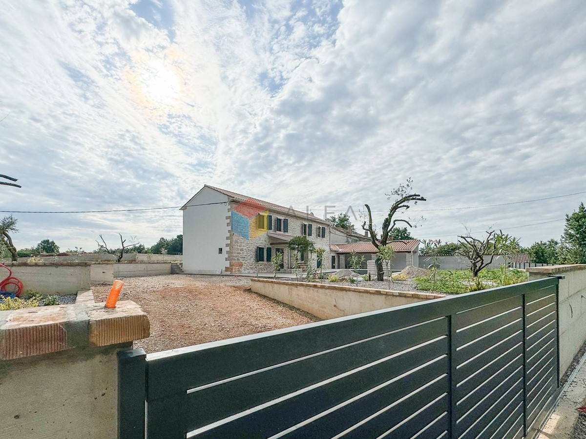 Bellissima casa in pietra recentemente ristrutturata con giardino di 2000 m2