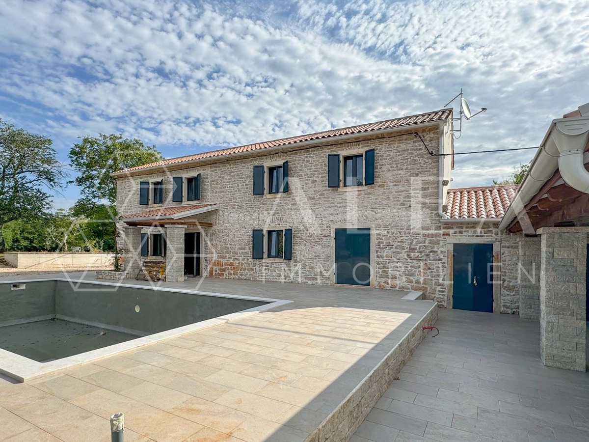 Bellissima casa in pietra recentemente ristrutturata con giardino di 2000 m2