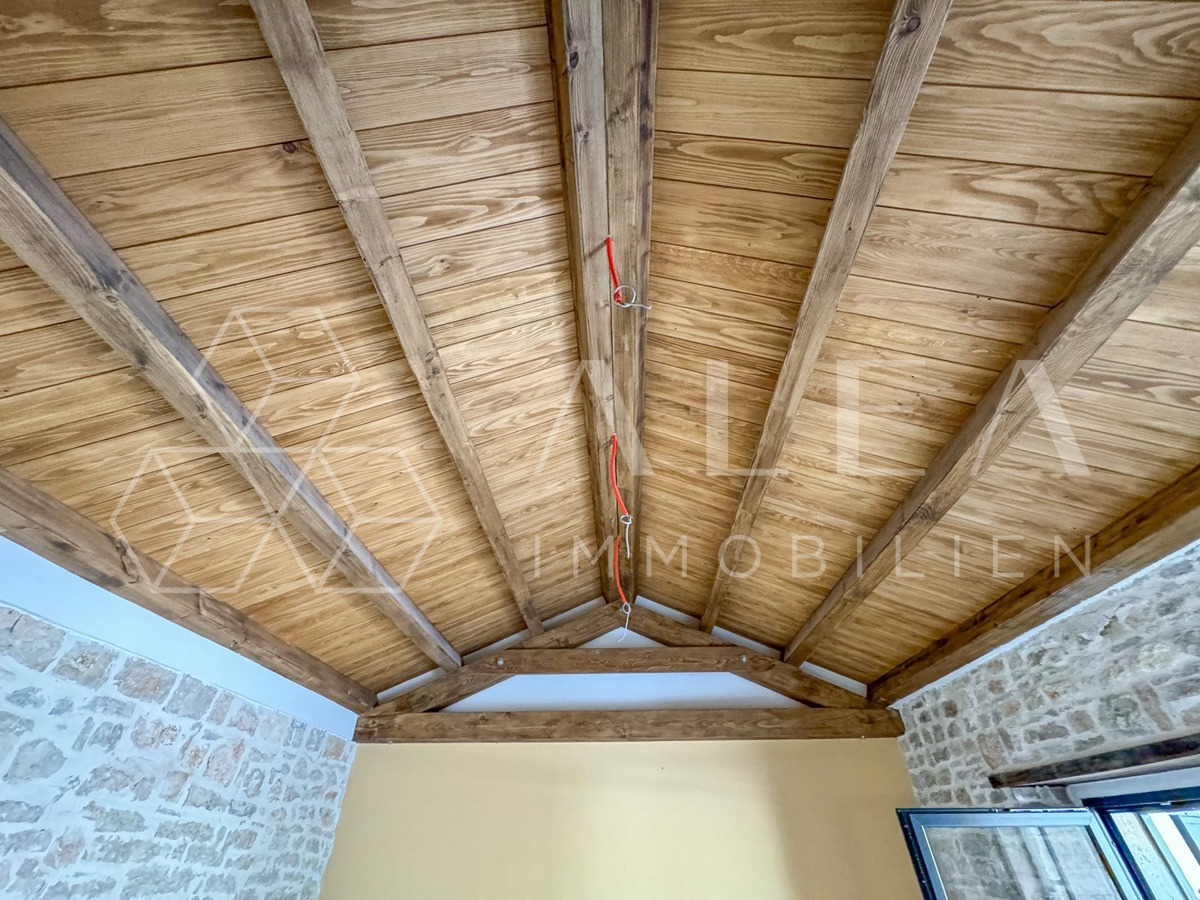 Bellissima casa in pietra recentemente ristrutturata con giardino di 2000 m2