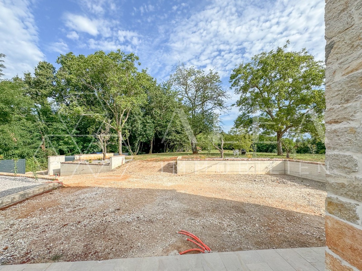 Bellissima casa in pietra recentemente ristrutturata con giardino di 2000 m2