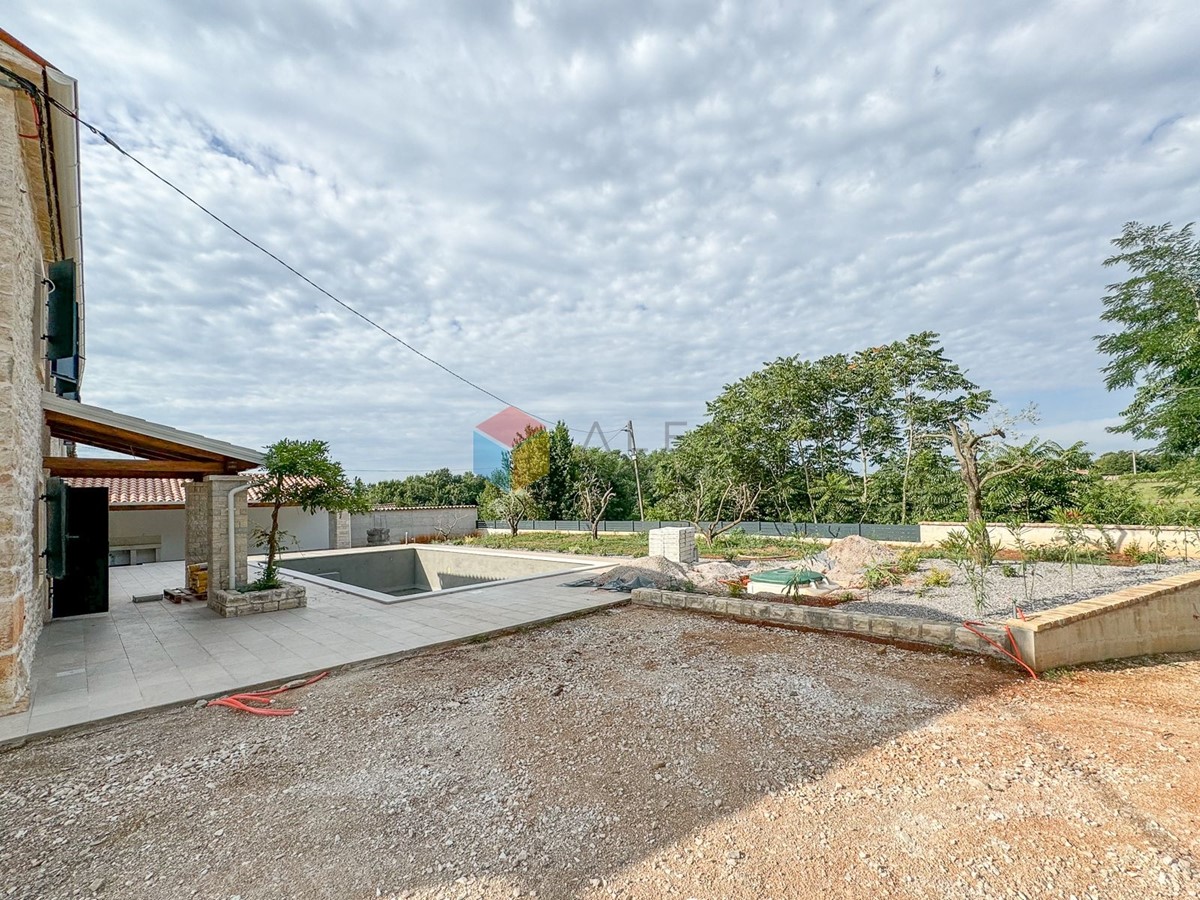 Bellissima casa in pietra recentemente ristrutturata con giardino di 2000 m2