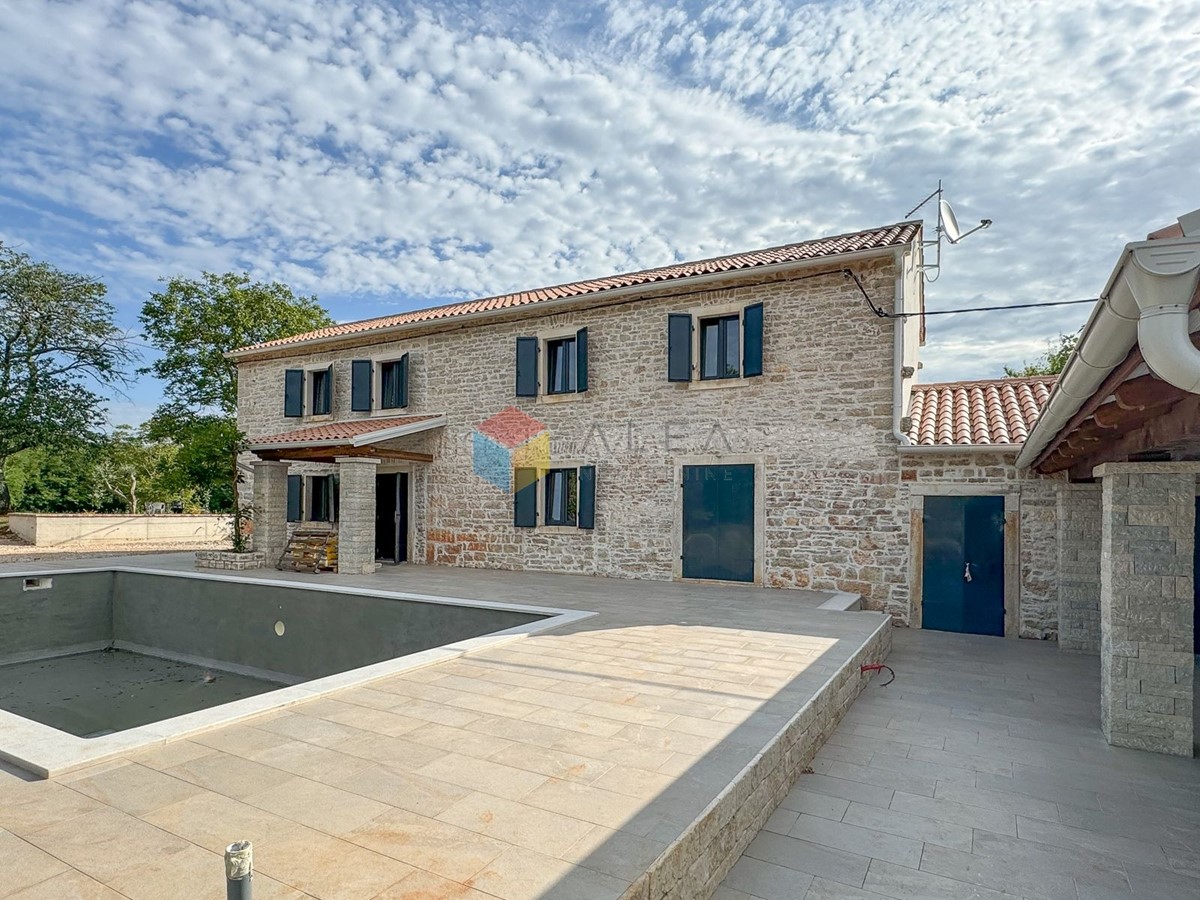 Bellissima casa in pietra recentemente ristrutturata con giardino di 2000 m2