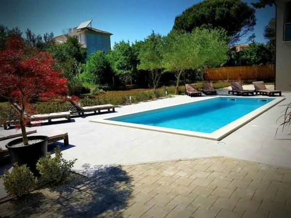 Casa con 4 appartamenti e la piscina a Premontore!