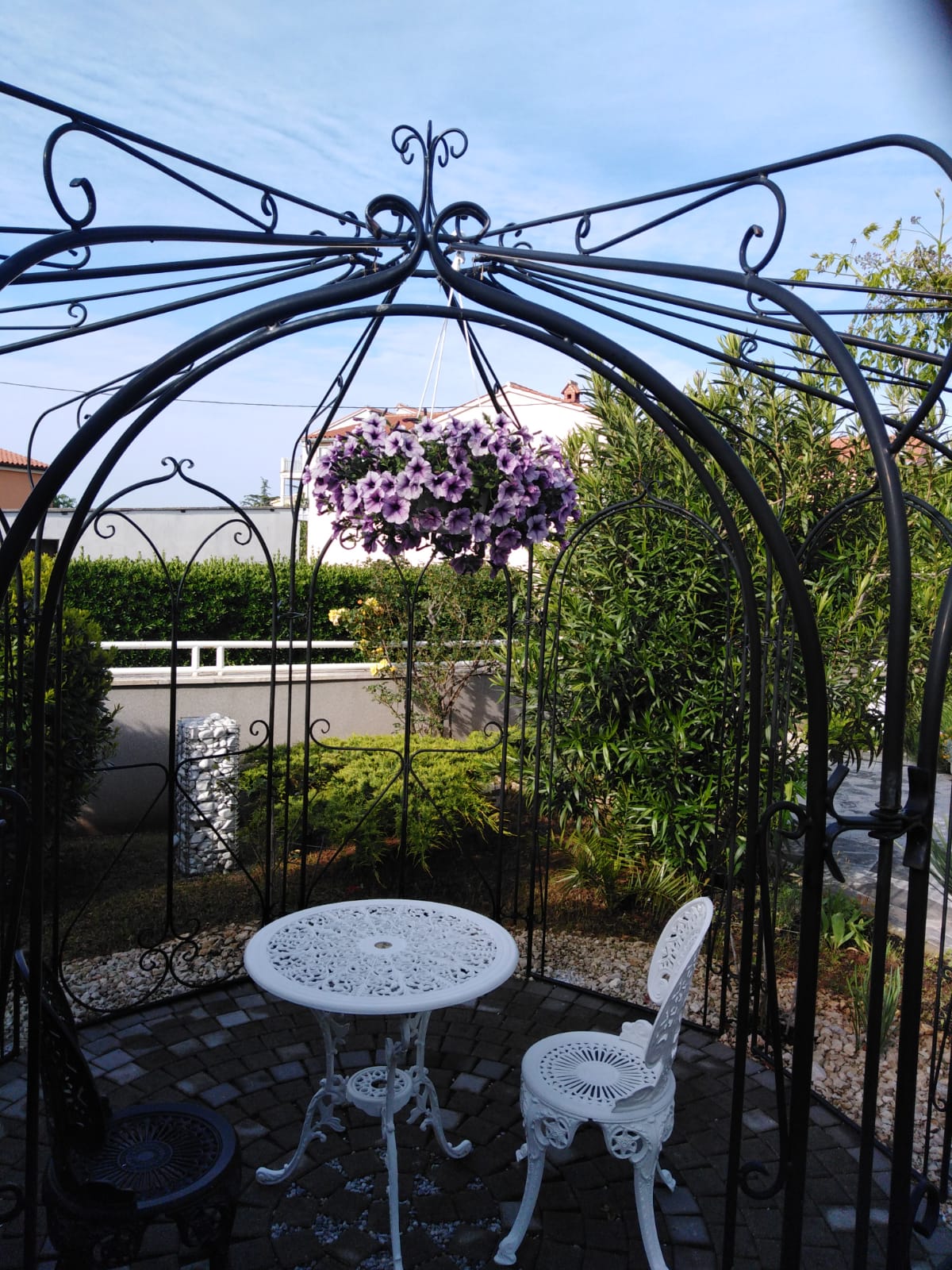 Villa di lusso con piscina, ampio giardino paesaggistico.