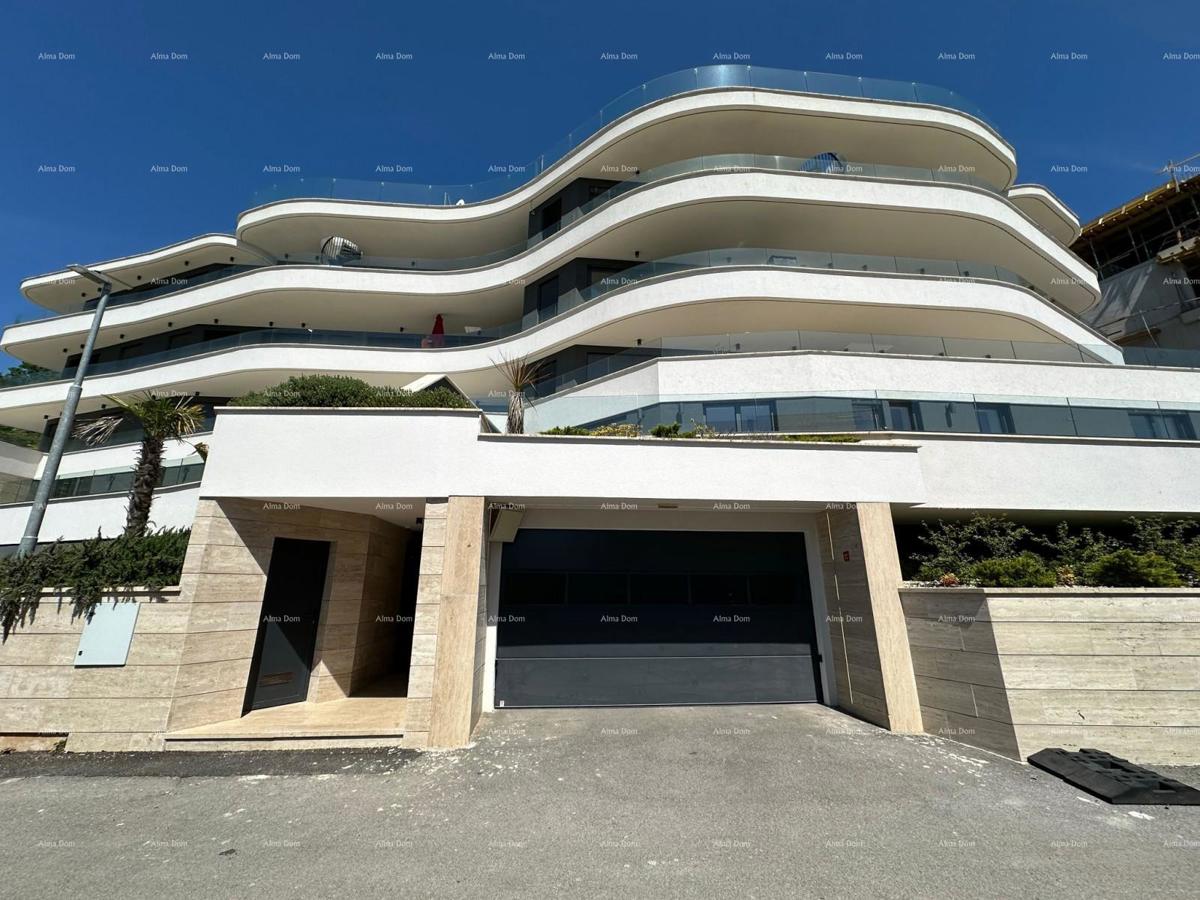 Vendita di appartamenti lussuosi e modernamente attrezzati in un edificio residenziale con piscine sul tetto, Opatija!  Community Verified icon