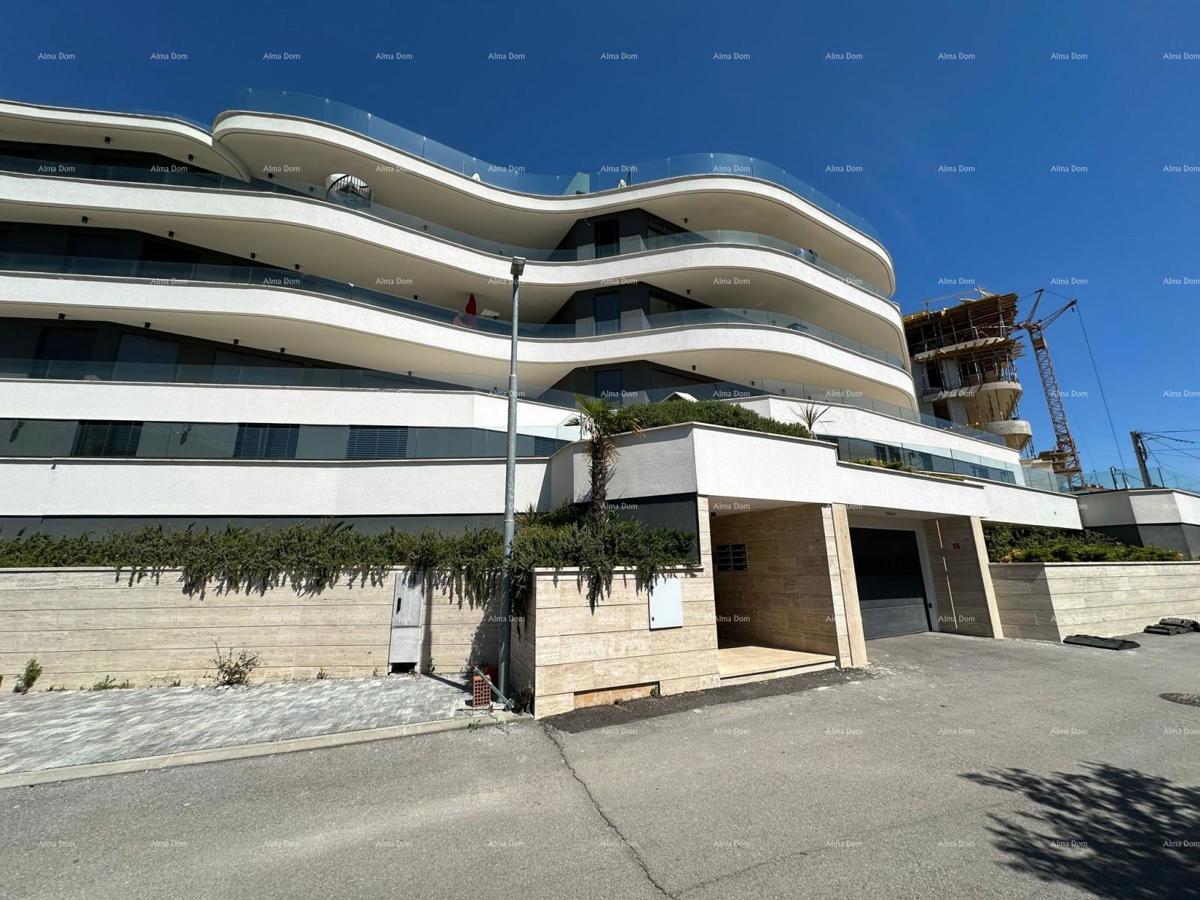 Vendita di appartamenti lussuosi e modernamente attrezzati in un edificio residenziale con piscine sul tetto, Opatija!  Community Verified icon