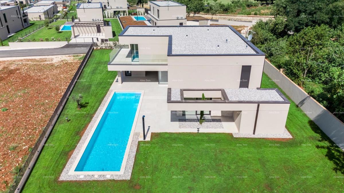 Casa Familiare di Lusso con Piscina in Vendita a Labinci, Vicino a Poreč