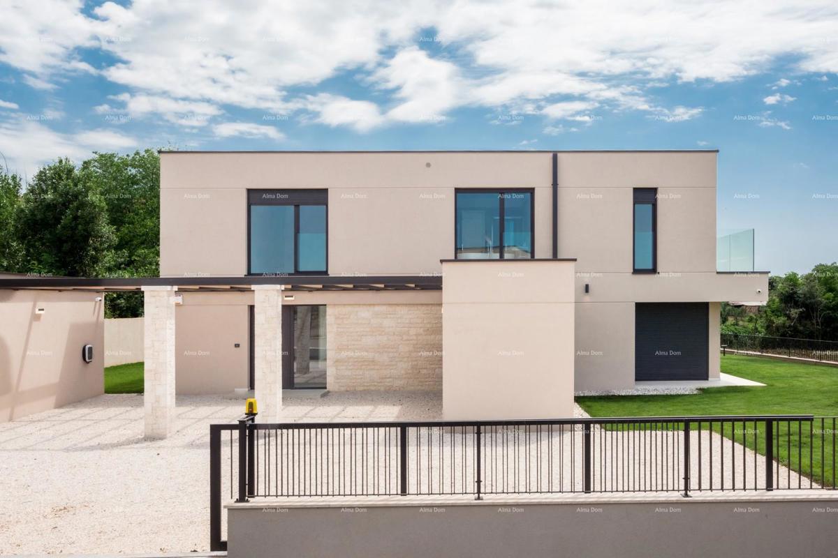 Casa Familiare di Lusso con Piscina in Vendita a Labinci, Vicino a Poreč