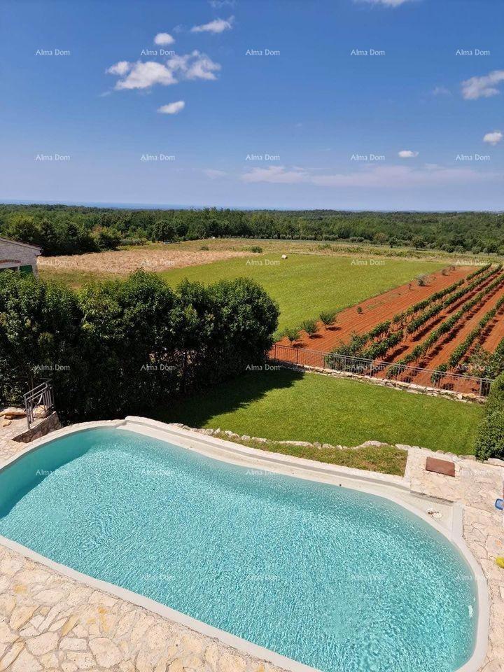 È in vendita un'esclusiva villa con piscina a Visinada