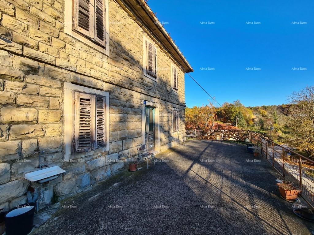 Vendiamo una vecchia casa in pietra d'Istria con vista su Grisignana.