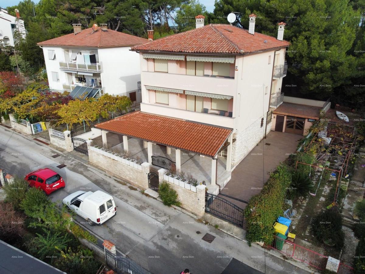 Pula. Zelenika!  Agrifoglio! Casa indipendente! 50 metri dalla spiaggia! Vista sul mare!