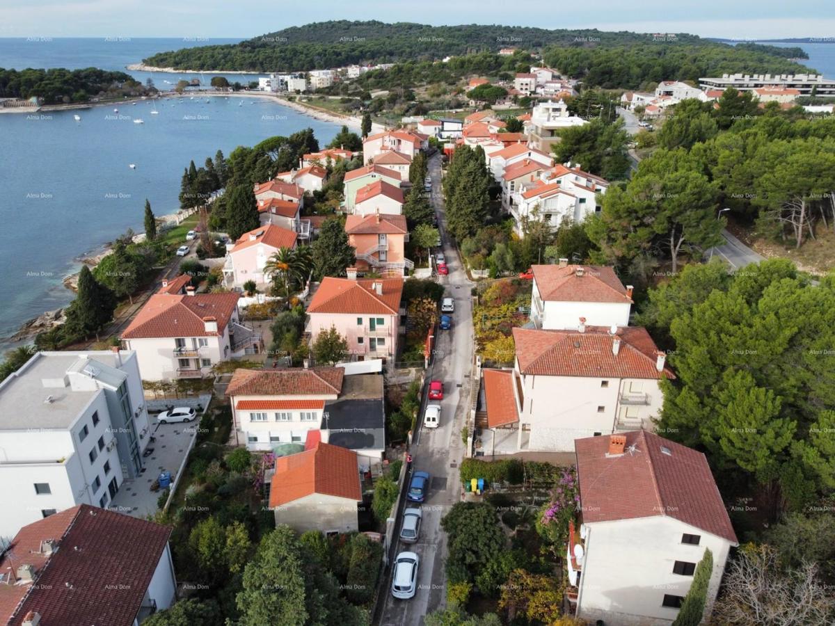 Pula. Zelenika!  Agrifoglio! Casa indipendente! 50 metri dalla spiaggia! Vista sul mare!