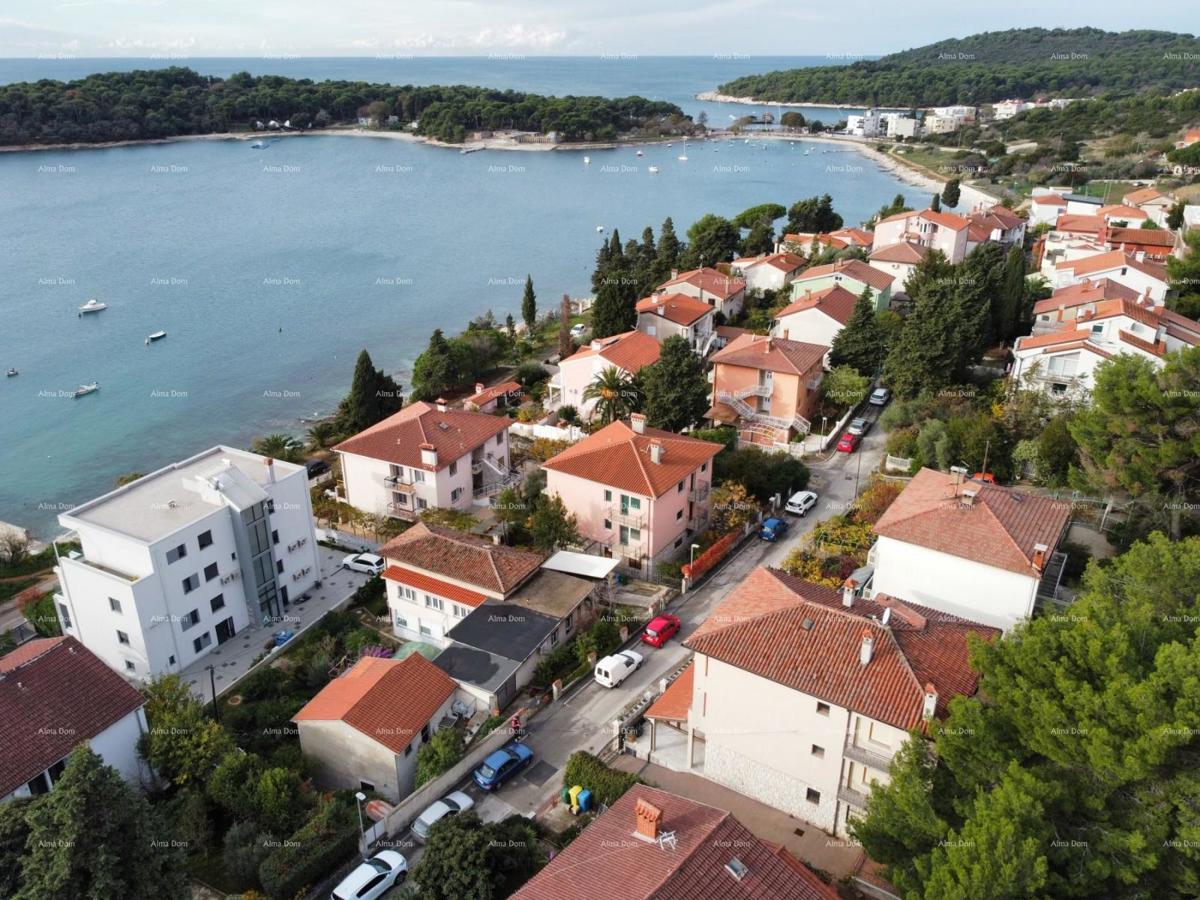 Pula. Zelenika!  Agrifoglio! Casa indipendente! 50 metri dalla spiaggia! Vista sul mare!