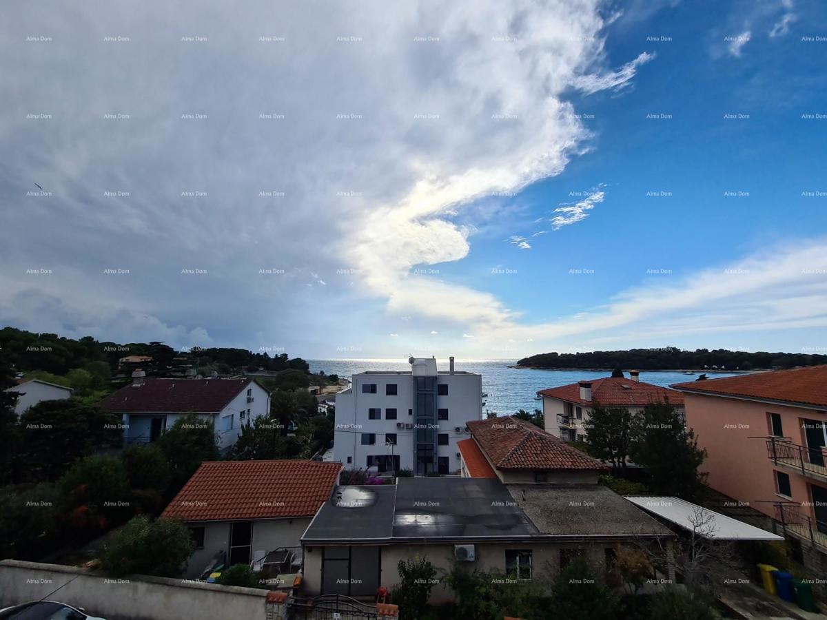 Pula. Zelenika!  Agrifoglio! Casa indipendente! 50 metri dalla spiaggia! Vista sul mare!