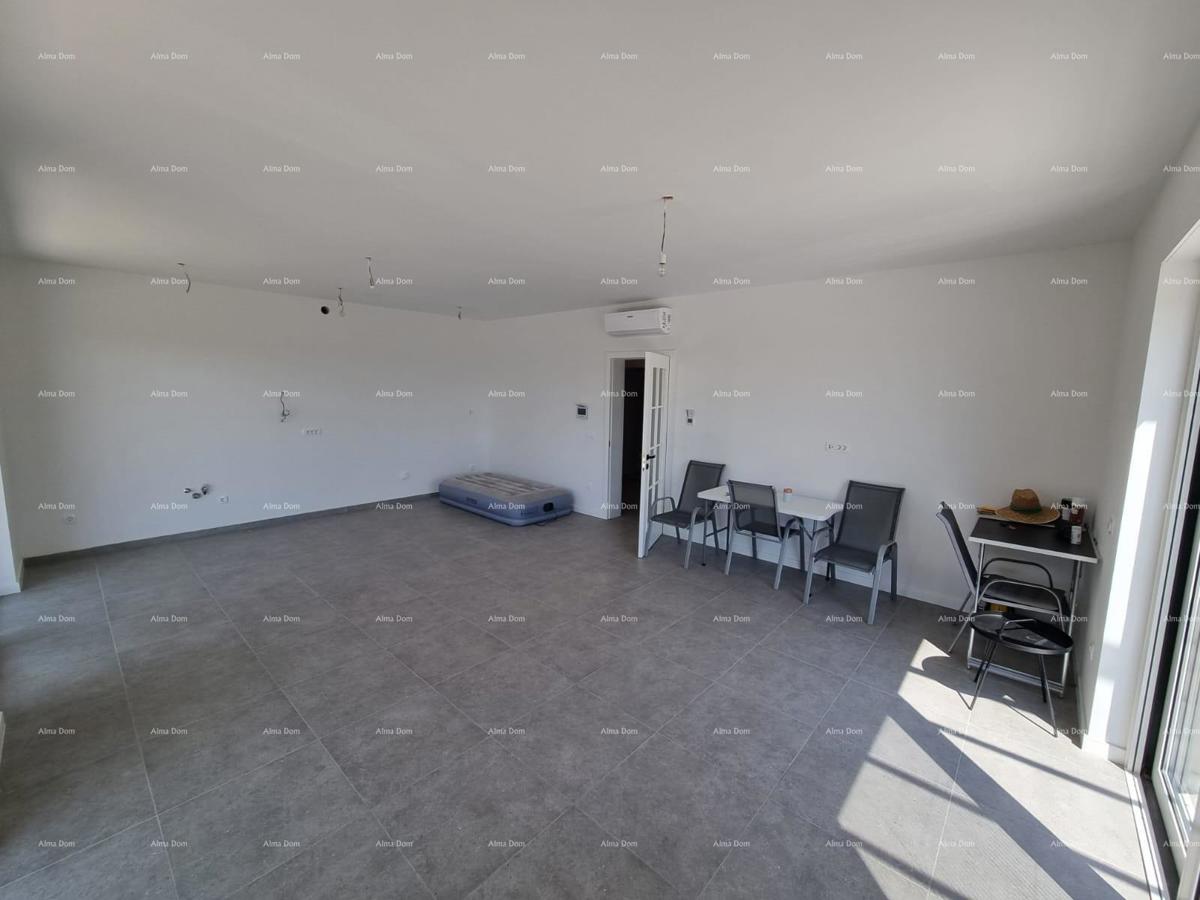 Vendita di un lussuoso appartamento duplex con piscina, Tar! S2