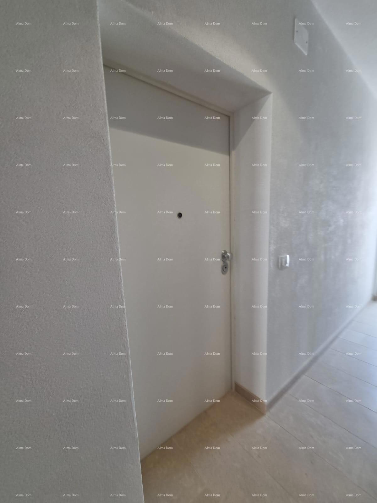 Vendita di un lussuoso appartamento duplex con piscina, Tar! S2