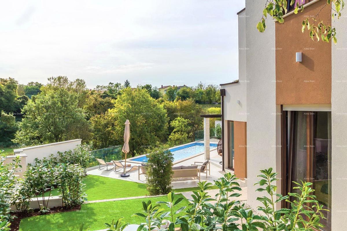Moderna bifamiliare con piscina nella tranquilla Svetvinčento, ideale per vacanze o affitto!
