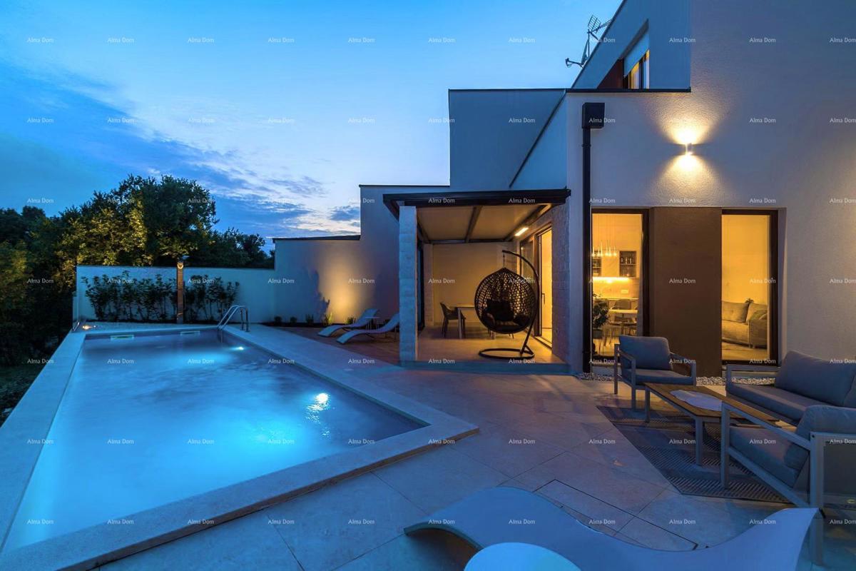 Moderna bifamiliare con piscina nella tranquilla Svetvinčento, ideale per vacanze o affitto!