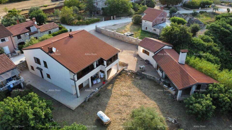 Casa 420m2 con tre appartamenti in vendita, Umago