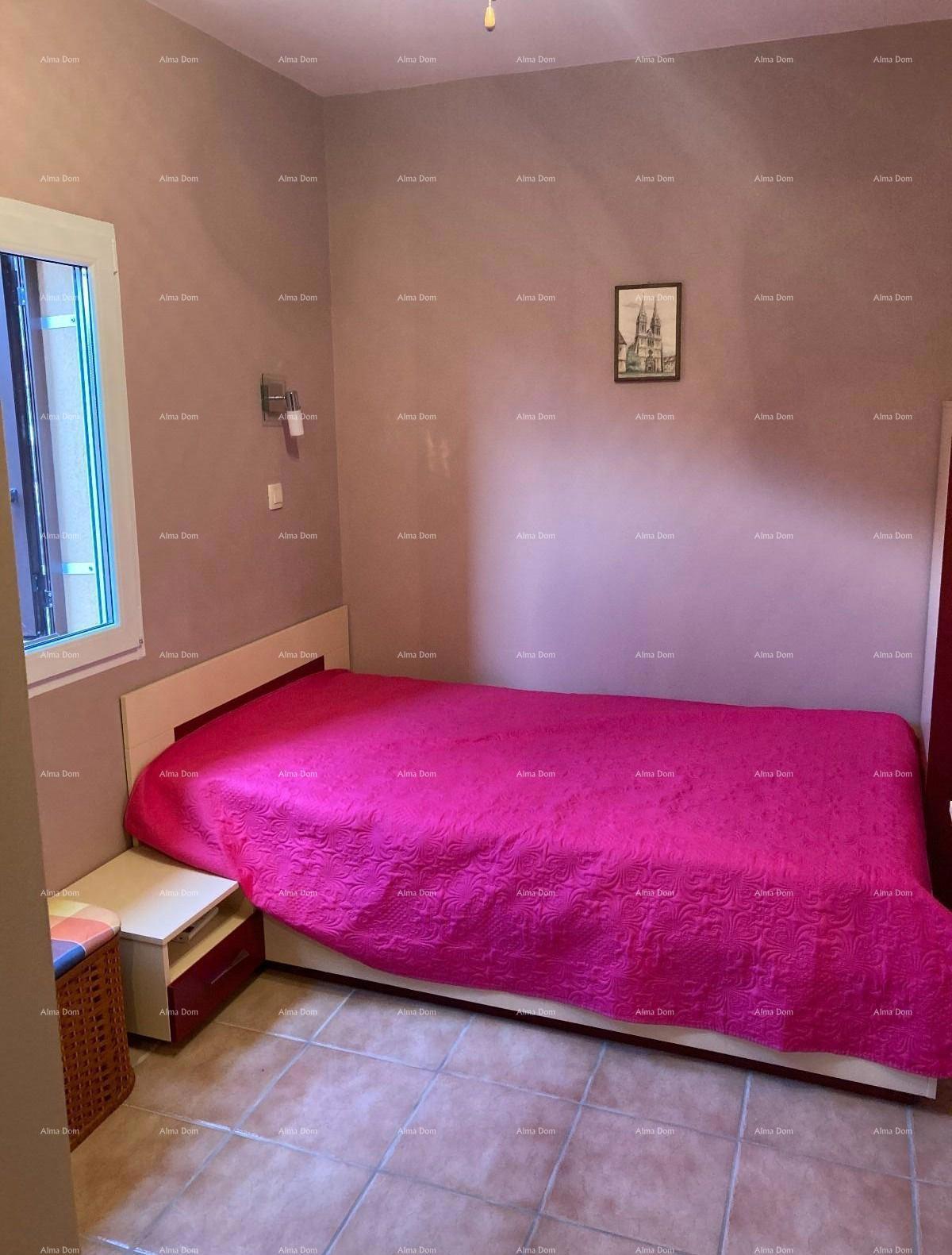 Vendita - Prima fila al mare! Moderna, spaziosa casa con 4 appartamenti separati, garage e ormeggio, Rogoznica.