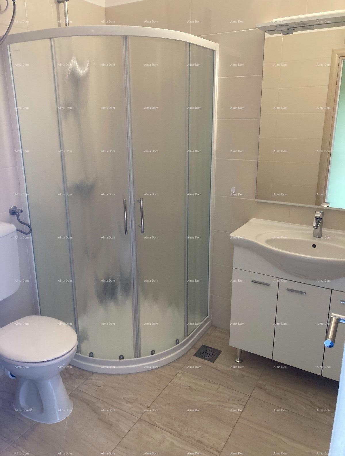 Vendita - Prima fila al mare! Moderna, spaziosa casa con 4 appartamenti separati, garage e ormeggio, Rogoznica.