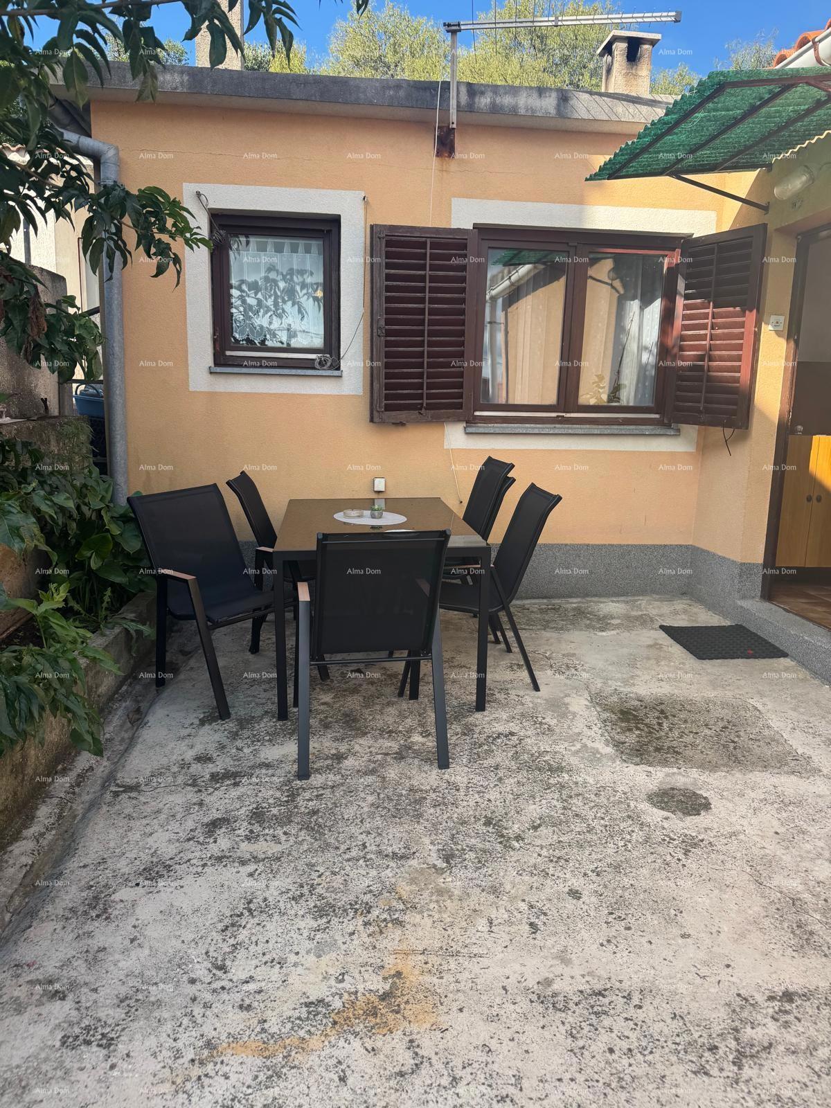 Vendita di una casa in zona centrale con edificio accessorio, Pola!