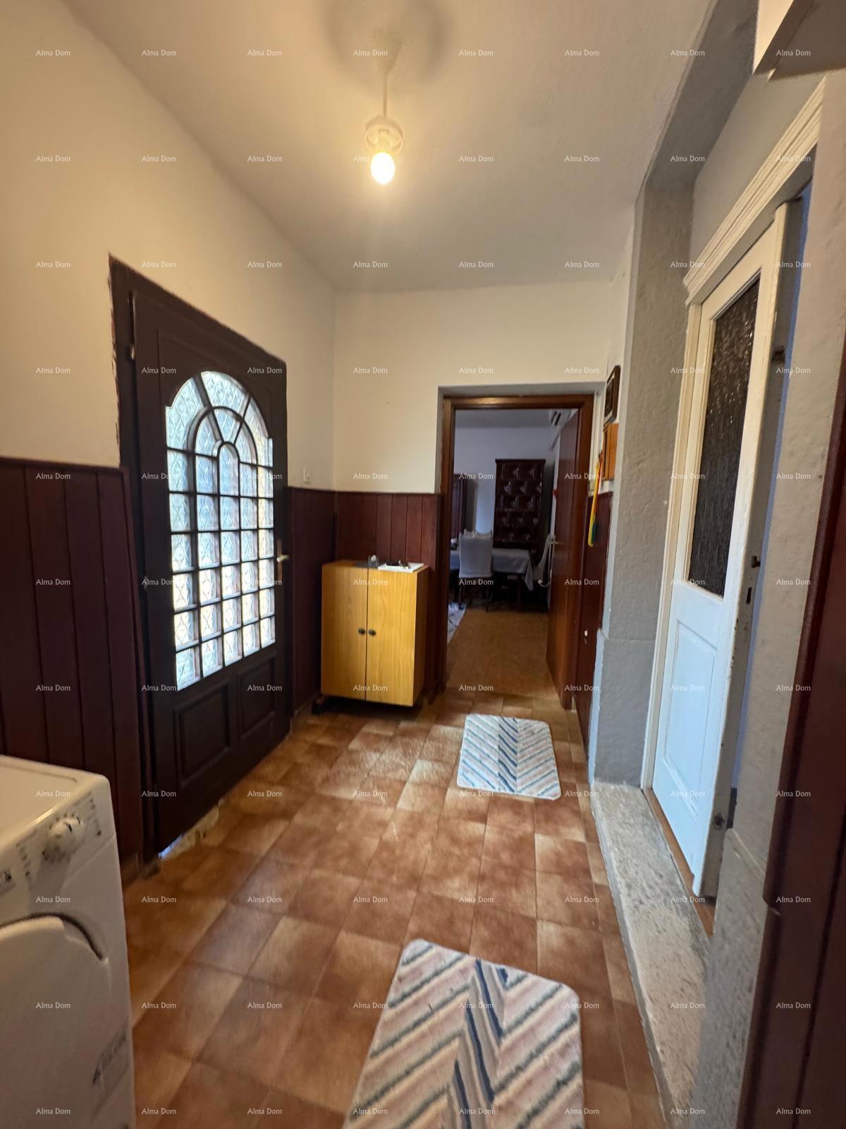 Vendita di una casa in zona centrale con edificio accessorio, Pola!