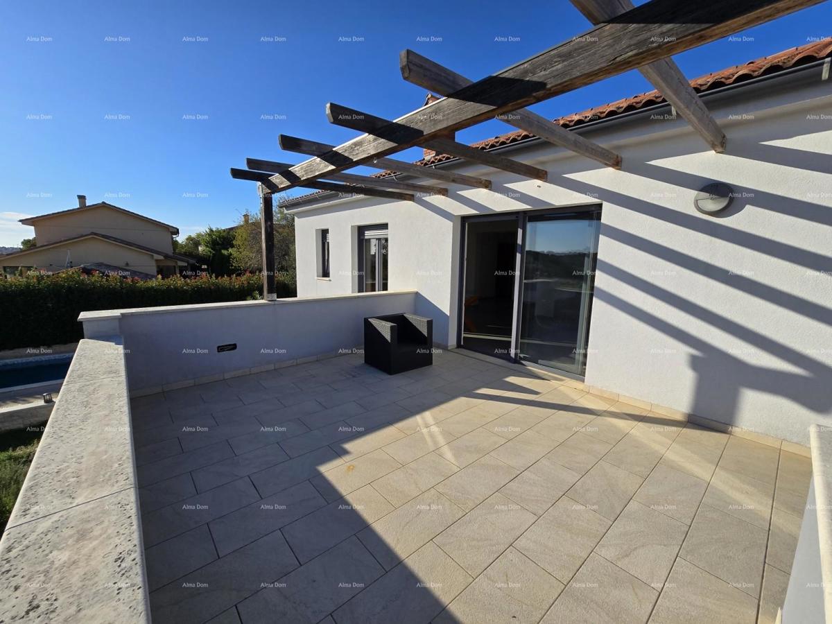 Moderna casa con piscina a Pola, vicino al centro!