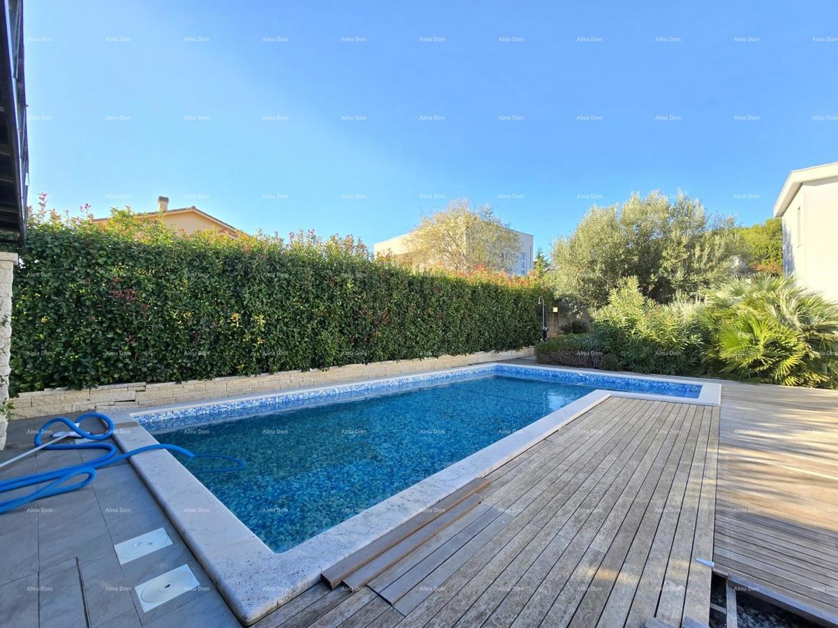 Moderna casa con piscina a Pola, vicino al centro!