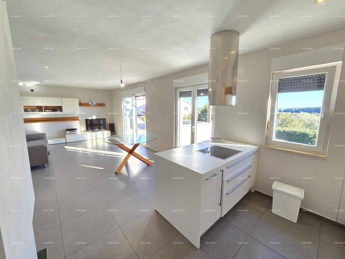 Moderna casa con piscina a Pola, vicino al centro!