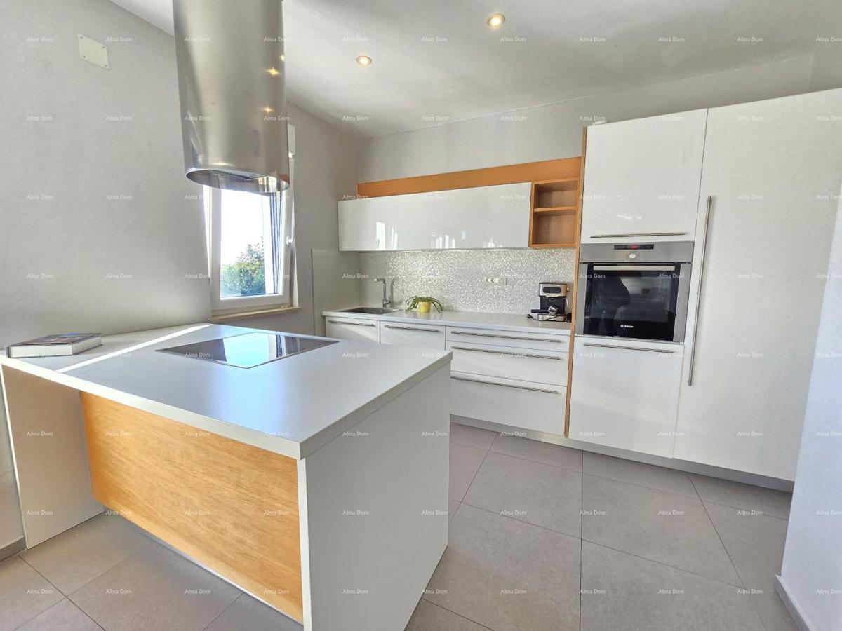 Moderna casa con piscina a Pola, vicino al centro!