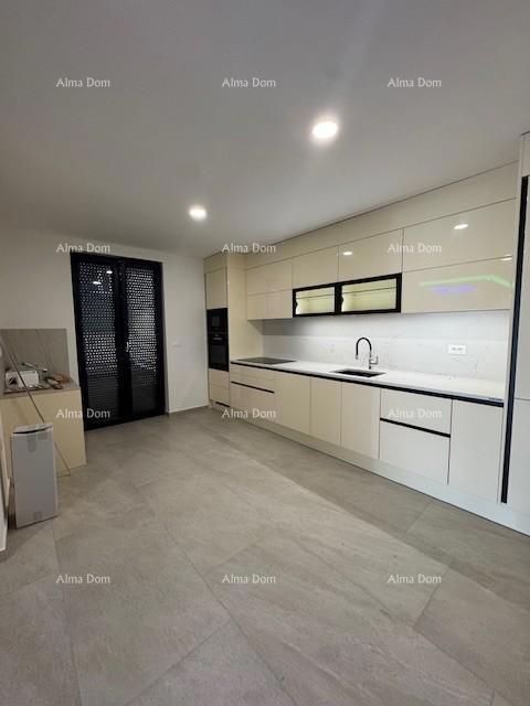 Nuovo edificio con 2 appartamenti, piscina e vista mare. Medulin!