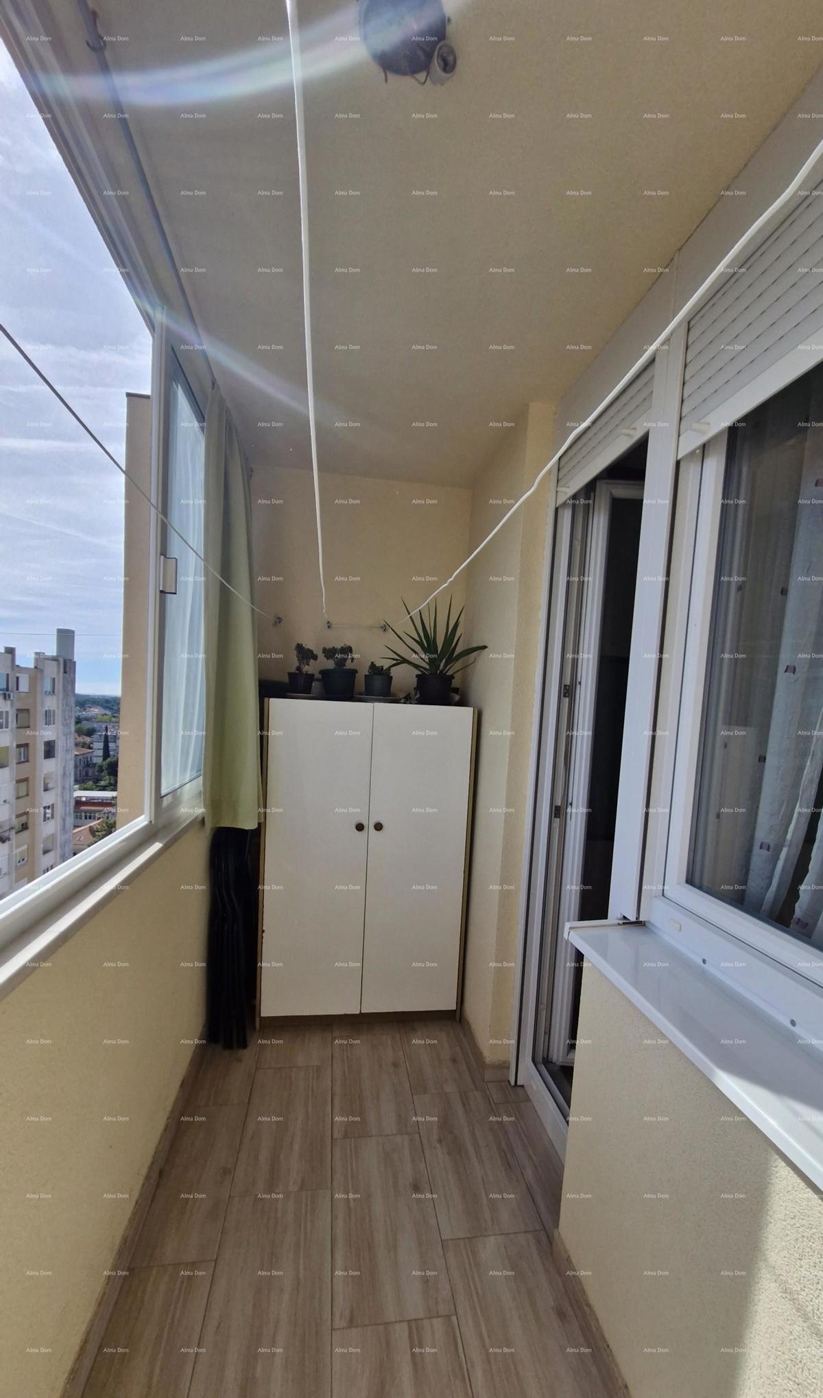 Vendita di un appartamento con vista mare e città, Pula, Veruda!