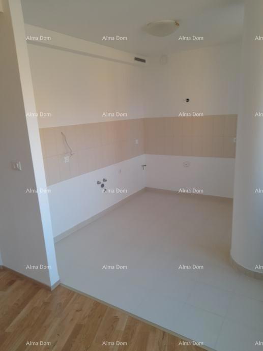 Vendita - appartamento con posto auto in ottima posizione, Pola!