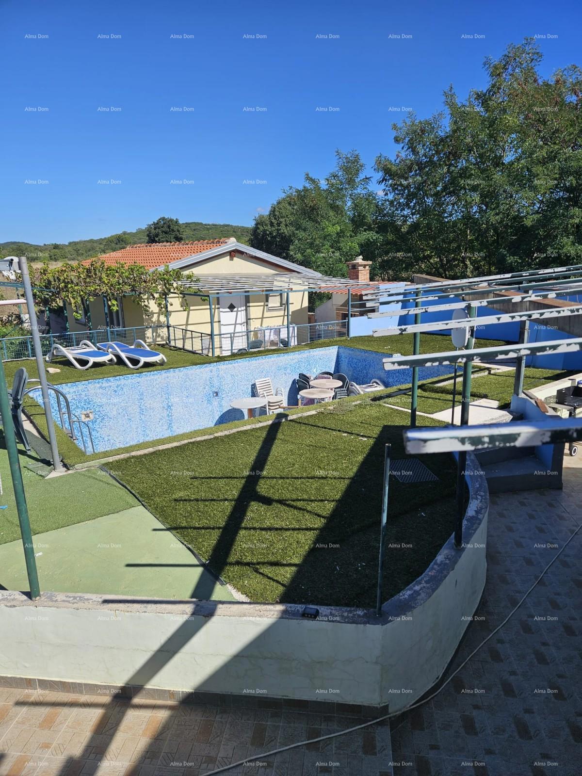 Rovinj – appartamento al piano terra con piscina e grande terreno (68 m²)