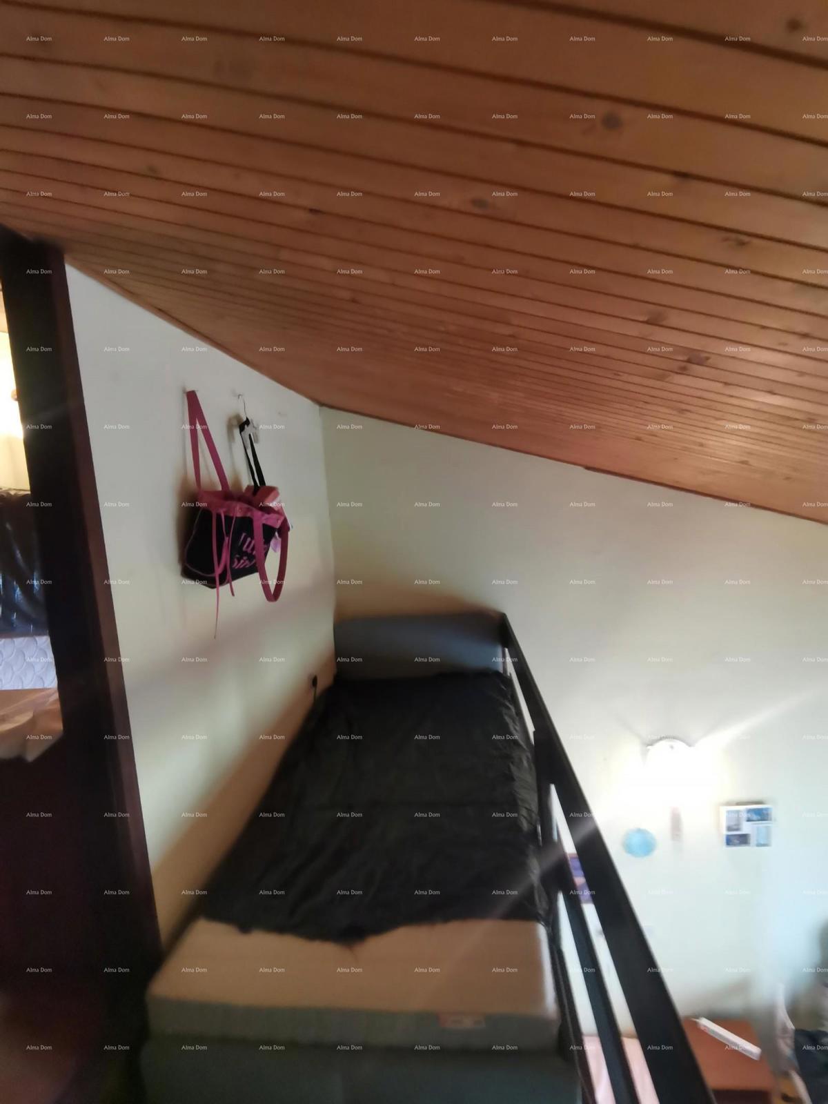 In vendita appartamento su due piani, 38 m², Červar-Porat