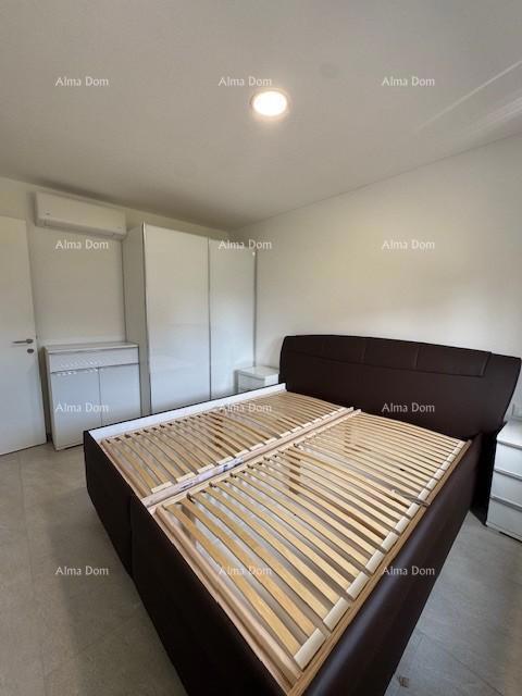 Appartamento arredato con 4 camere da letto, giardino e piscina, a 350 m dal mare