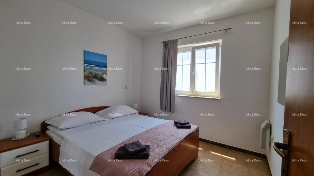 Eccellente opportunità! Vendita esclusiva di un appartamento in una posizione privilegiata con giardino e posto auto. Vista mare! Pošesi, Medulin!!