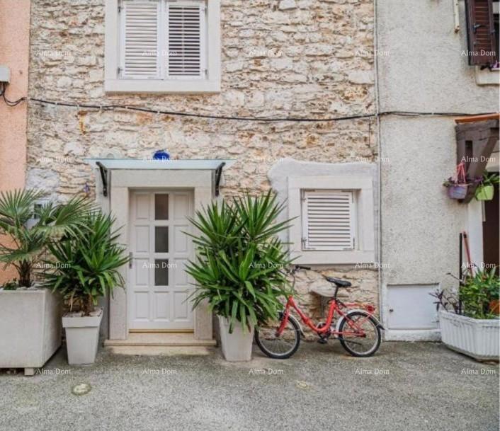 Vendita - Casa in centro, a soli 50 m dal mare, Umago!