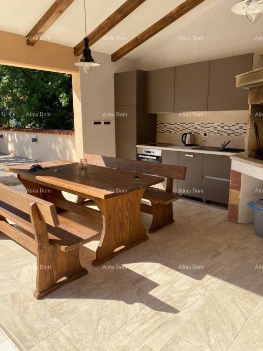 In vendita casa, 200 m², Raša