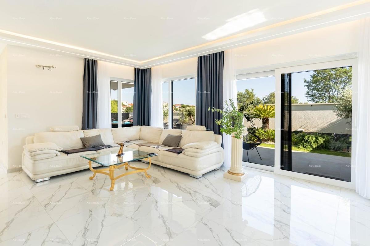 Casa moderna con piscina in un'ottima posizione, Medolino!