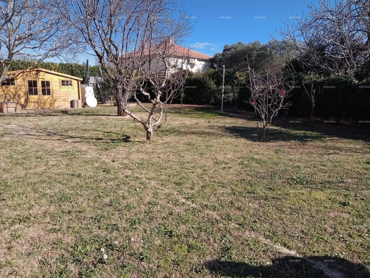 Vendita di una grande casa residenziale, adatta per investimento, Medulin!