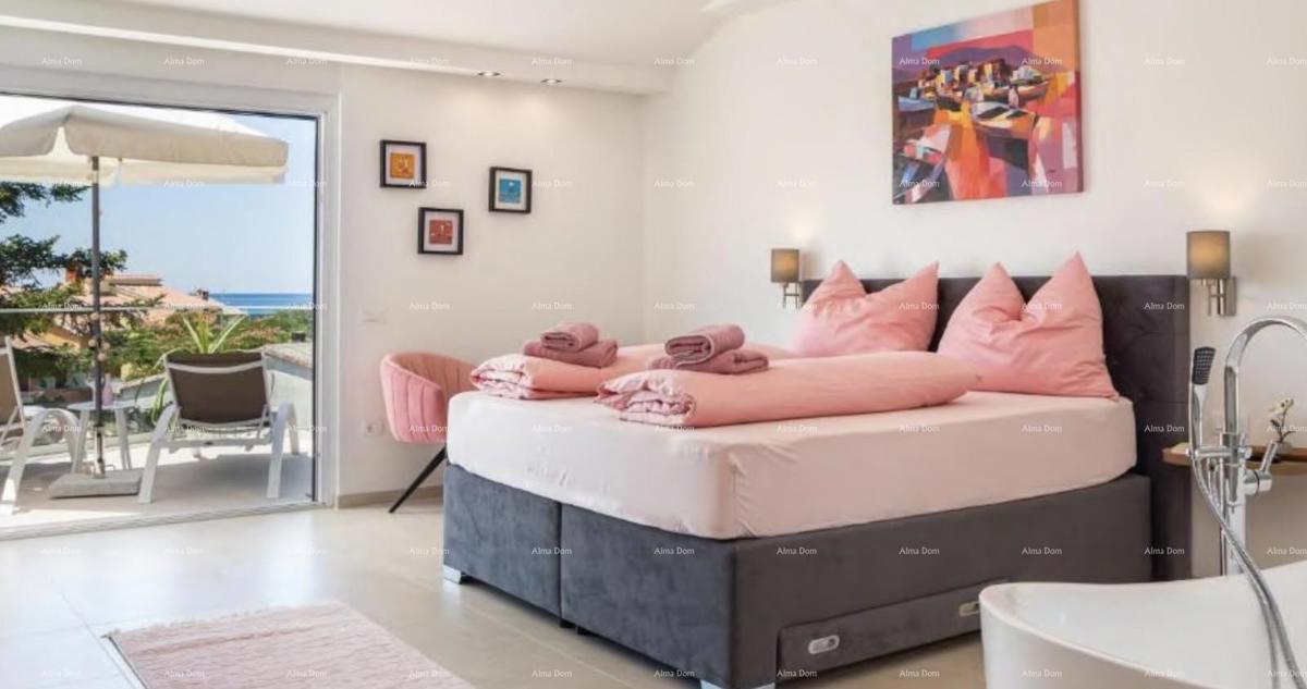 Vendita di una splendida villa con piscina, jacuzzi e vista mare, Fažana!