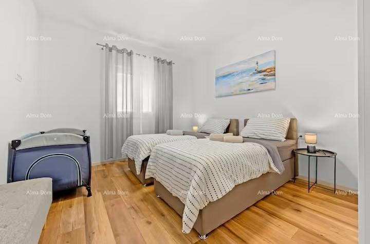 Pomer. Nuova villa indipendente con piscina.