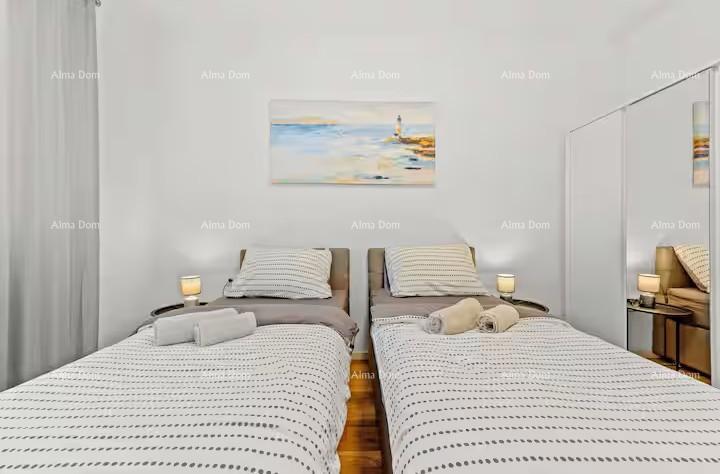 Pomer. Nuova villa indipendente con piscina.