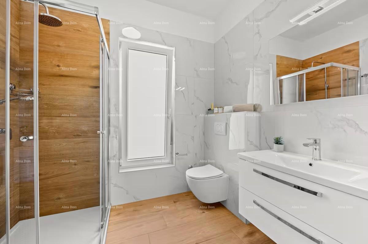 Pomer. Nuova villa indipendente con piscina.