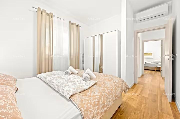 Pomer. Nuova villa indipendente con piscina.